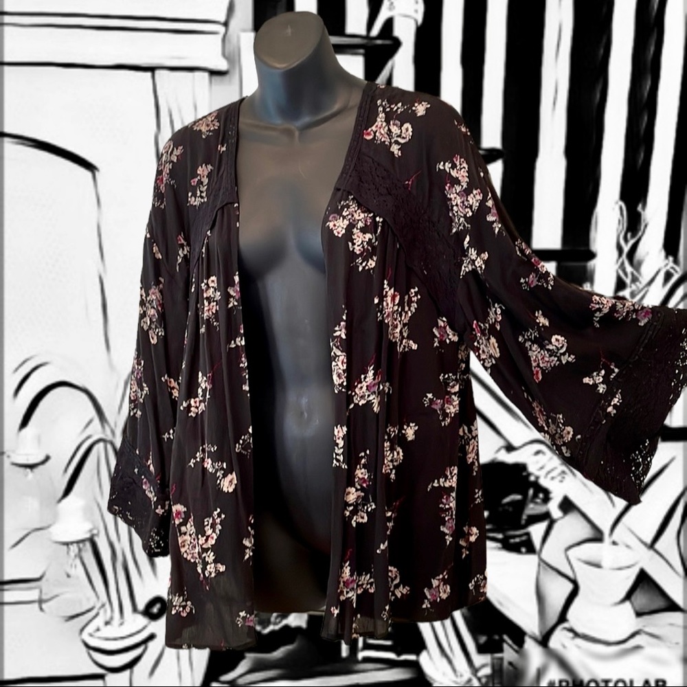 Fabulous Black Floral Kimono Blouse Jacket